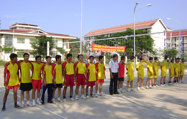 Công đoàn Trường Đại Học Phạm Văn Đồng tổ chức giải bóng chuyền mở rộng 2010