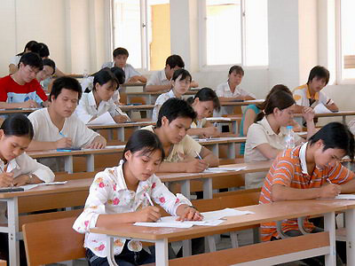 Kỳ thi tuyển sinh Đại Học hệ chính quy 2010 tại Trường Đại Học Phạm Văn Đồng kết thúc sáng nay (10/07/2010) an toàn, nghiêm túc, đúng quy chế tuyển sinh.