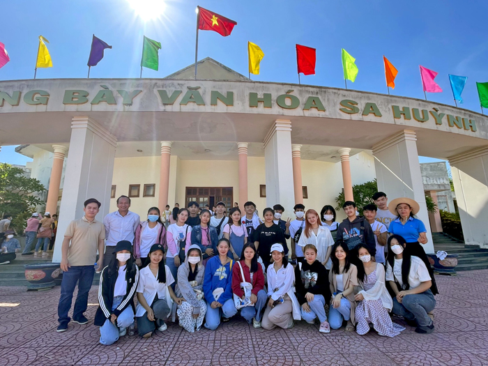 Lưu học sinh Lào tham gia chương trình Homestay 2022