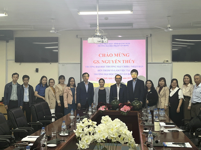 Giáo sư Nguyễn Thúy và Giáo sư Takahashi Rui thăm và làm việc tại Trường Đại học Phạm Văn Đồng
