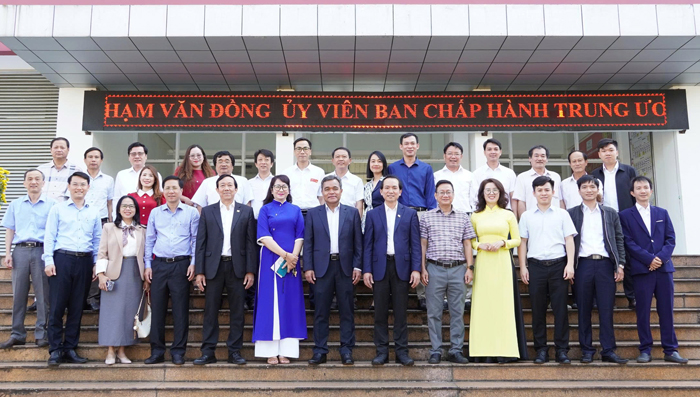 Bí thư Tỉnh ủy Hồ Văn Niên thăm các cơ quan, đơn vị dịp đầu xuân